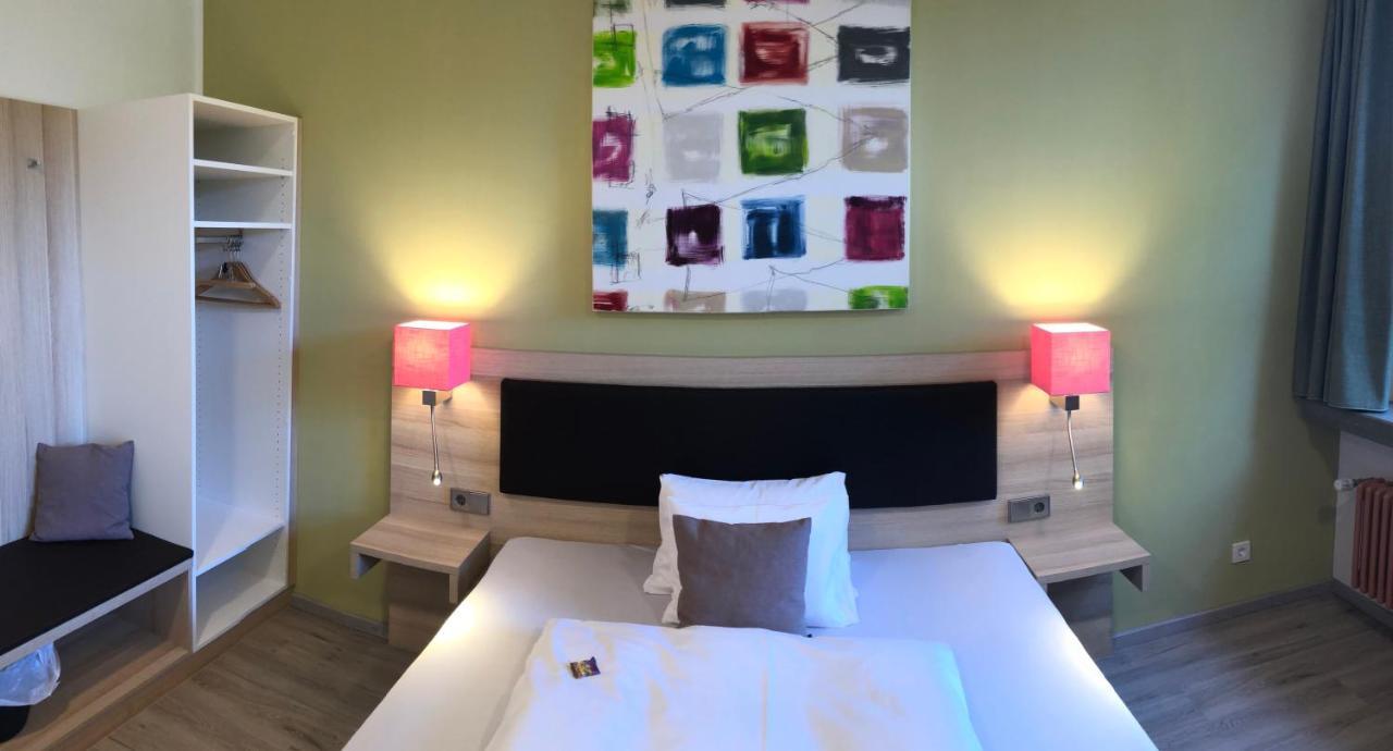 אהינגן Hotel „Zur Linde“ מראה חיצוני תמונה