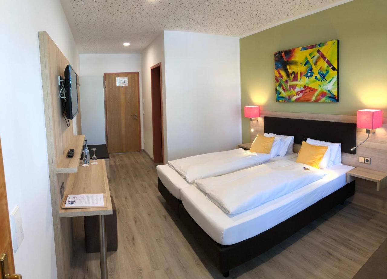 אהינגן Hotel „Zur Linde“ מראה חיצוני תמונה