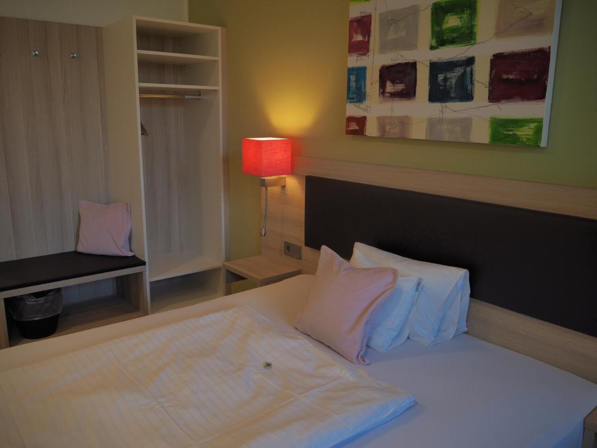 אהינגן Hotel „Zur Linde“ מראה חיצוני תמונה