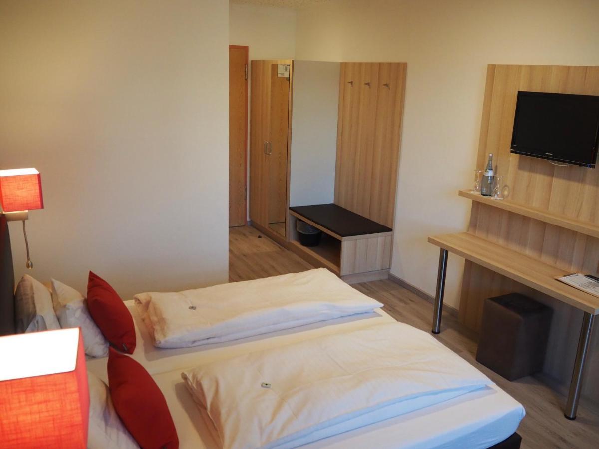 אהינגן Hotel „Zur Linde“ מראה חיצוני תמונה