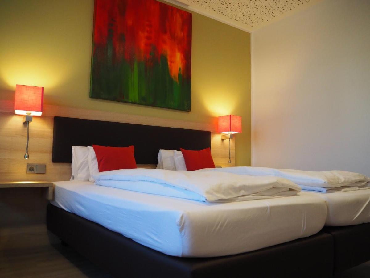 אהינגן Hotel „Zur Linde“ מראה חיצוני תמונה
